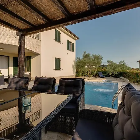 빌라 New With Swimming Pool, Olive Grove And Sea View By Traveler Tourist Agency Krk Id 2201 Brzac